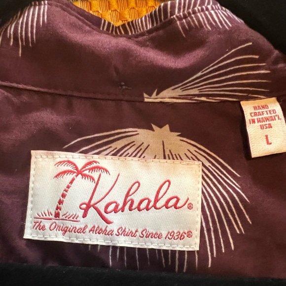 New without Tags Wine Colored Aloha Shirt. Size Large made in Hawaii - Picture 3 of 3